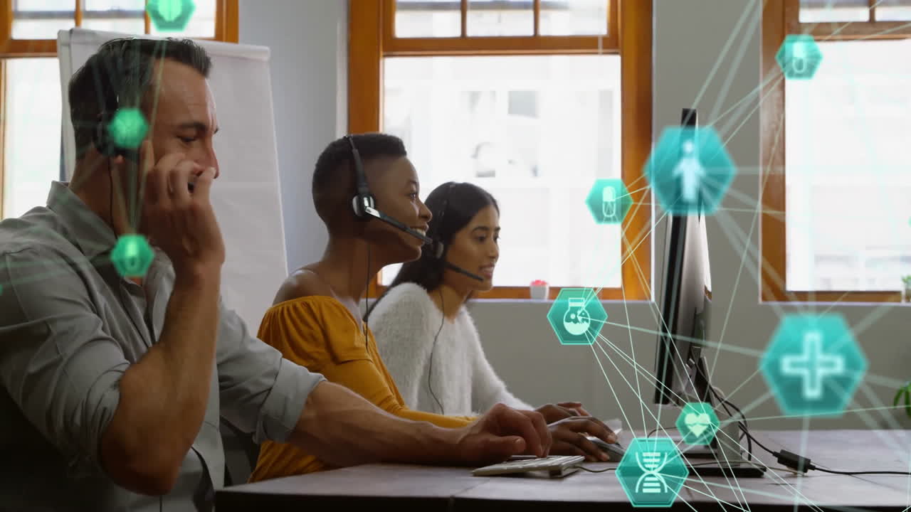 animación de la red de conexiones con iconos sobre diversos colegas utilizando auriculares de teléfono
