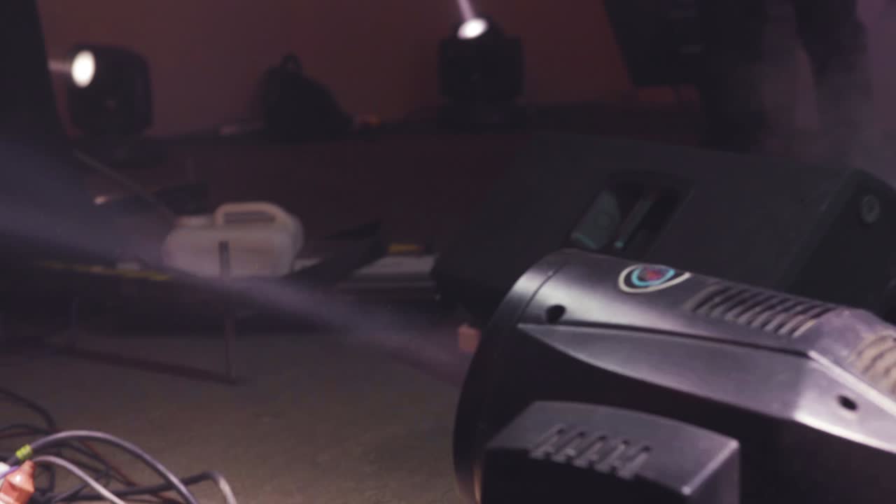 foco de luz en un entorno oscuro