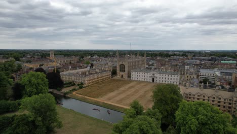 Centro-De-La-Ciudad-De-Cambridge-Inglaterra-Pan-Drone-Vista-Aérea-4k-Metraje-Verano-2022