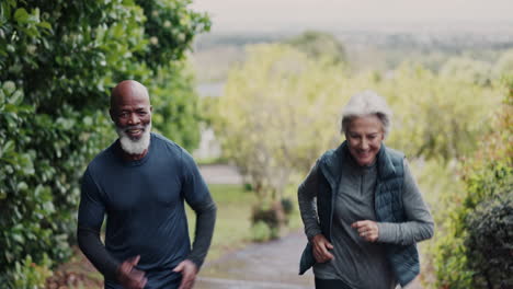 La-Gente-Esta-Corriendo,-Interracial