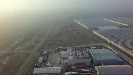 fotografía aérea de las instalaciones de producción y los almacenes industriales