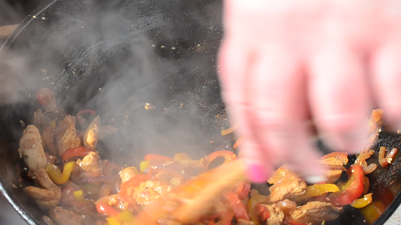 Chicken on Thai. We prepare in a cast iron frying pan