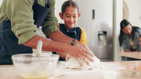 Vater,-Küchen--Und-Backfamilie-Helfen-Mit-Kindern