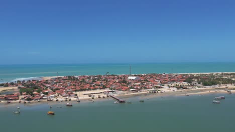 Volando-Sobre-La-Tranquila-Ciudad-Pesquera-De-La-Isla-Con-Barcos-De-Amarre-En-Natal,-Brasil