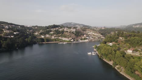 Ilha-Dos-Amores-Oder-Insel-Der-Liebe,-Castelo-De-Paiva-In-Portugal