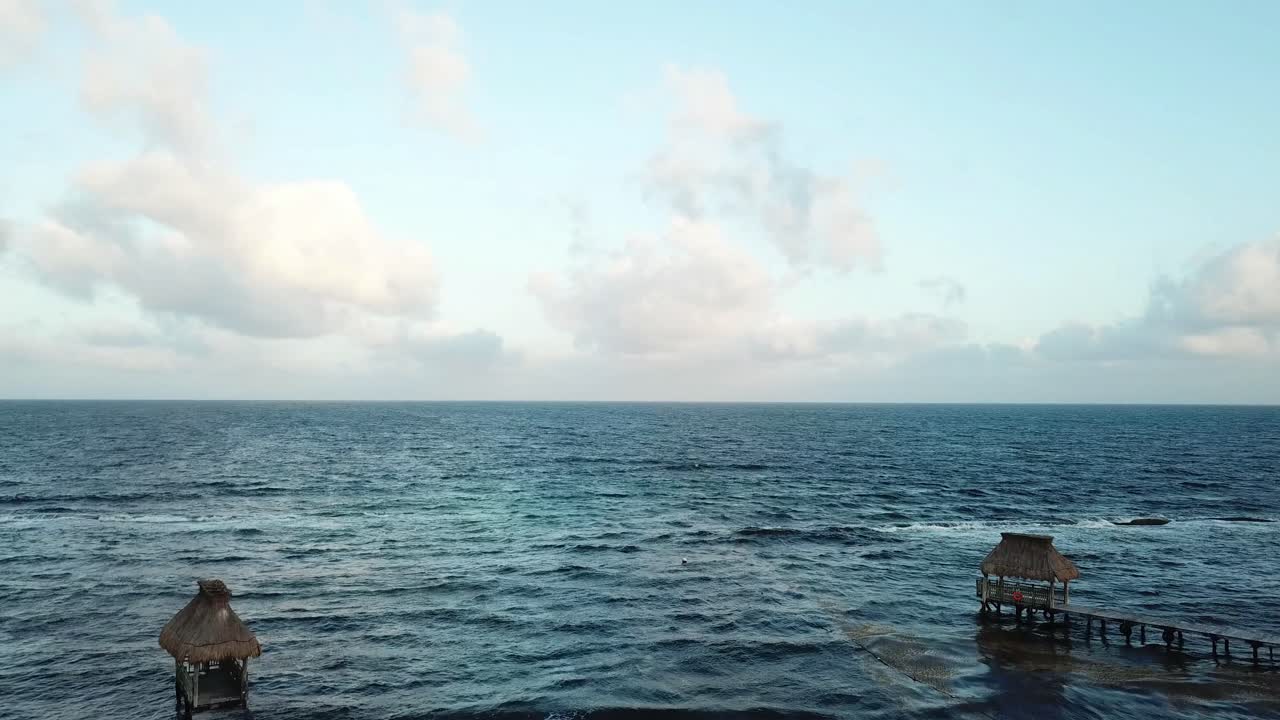 Paesaggio marino panoramico a Vidanta Riviera Maya, Quintana Roo, Messico - ripresa aerea con drone
