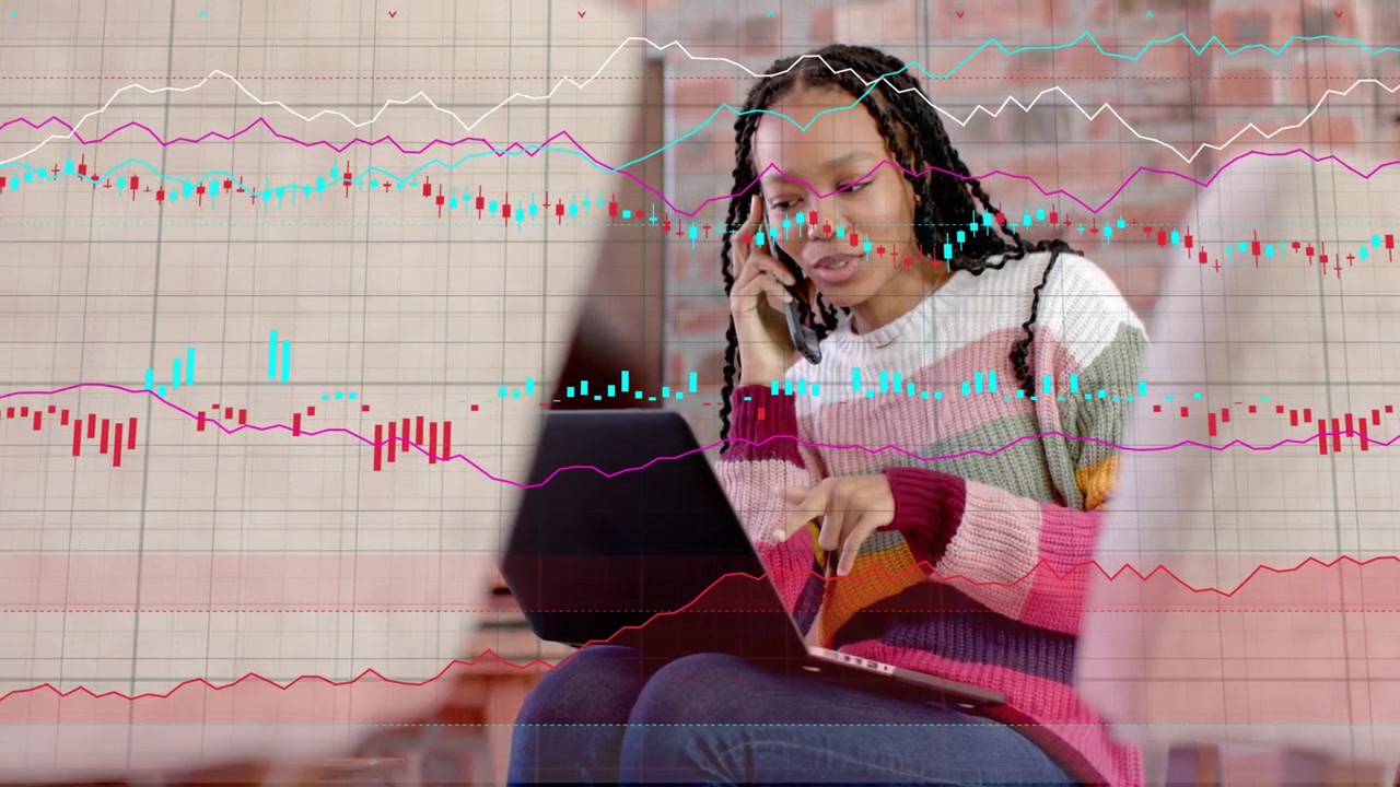 Opkald starter, kvinde bruger bærbar computer og telefon med svage diagrammer overlejret billedet, der analyserer finanser