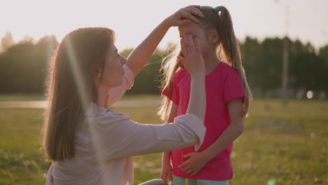 Mother-applies-decongestant-onto-eyelid-of-little-girl