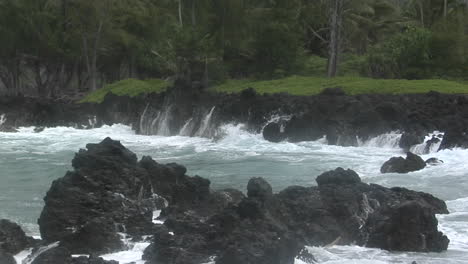 a large pacific storm batters hawaii with large waves 12