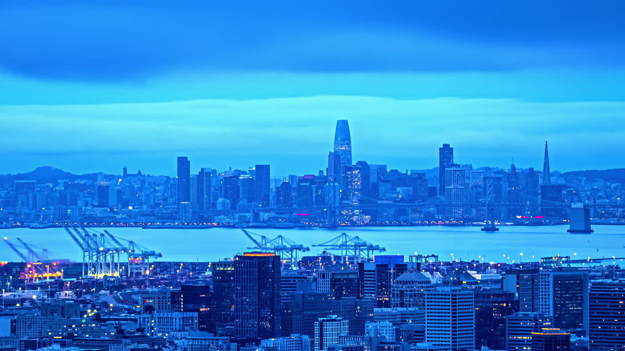 타임스, 샌프란시스코 베이 및 시티스케이프 스카이 라인, 오클랜드의 전망, 블루 아워 앤 나이트, 캘리포니아, 미국