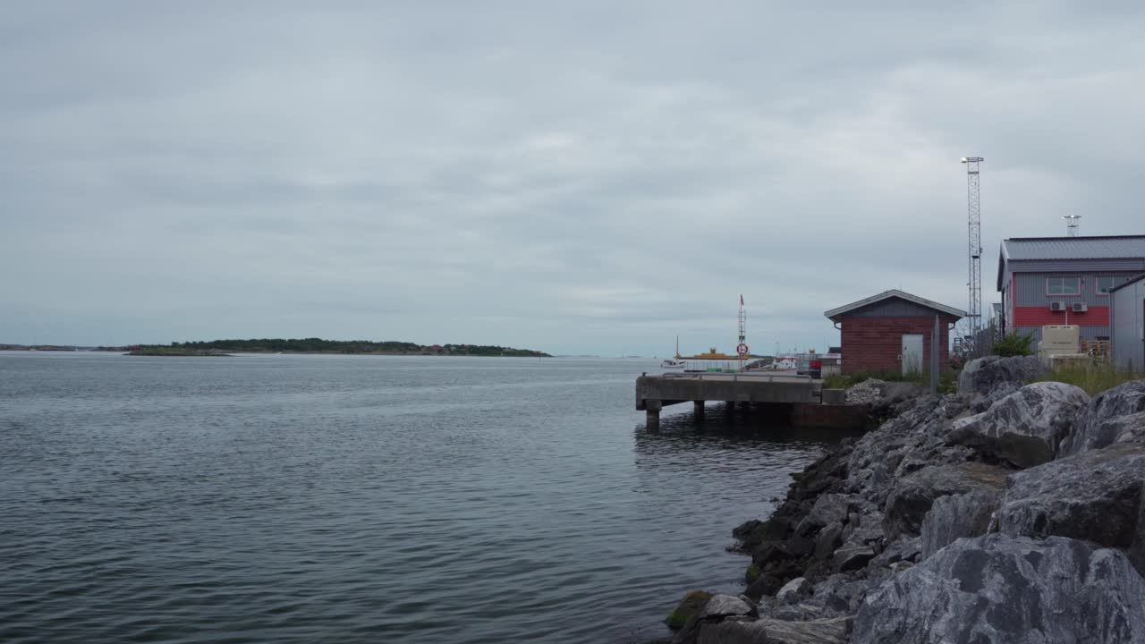 바다 근처에 있는 작은 집