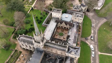 Drohnenaufnahmen-Von-Ashridge-House-Von-Oben-Nach-Unten-In-Der-Kirche