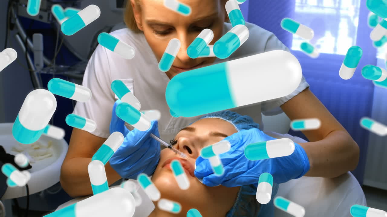 animación de tabletas sobre una doctora caucásica y una mujer biracial que se inyecta botox