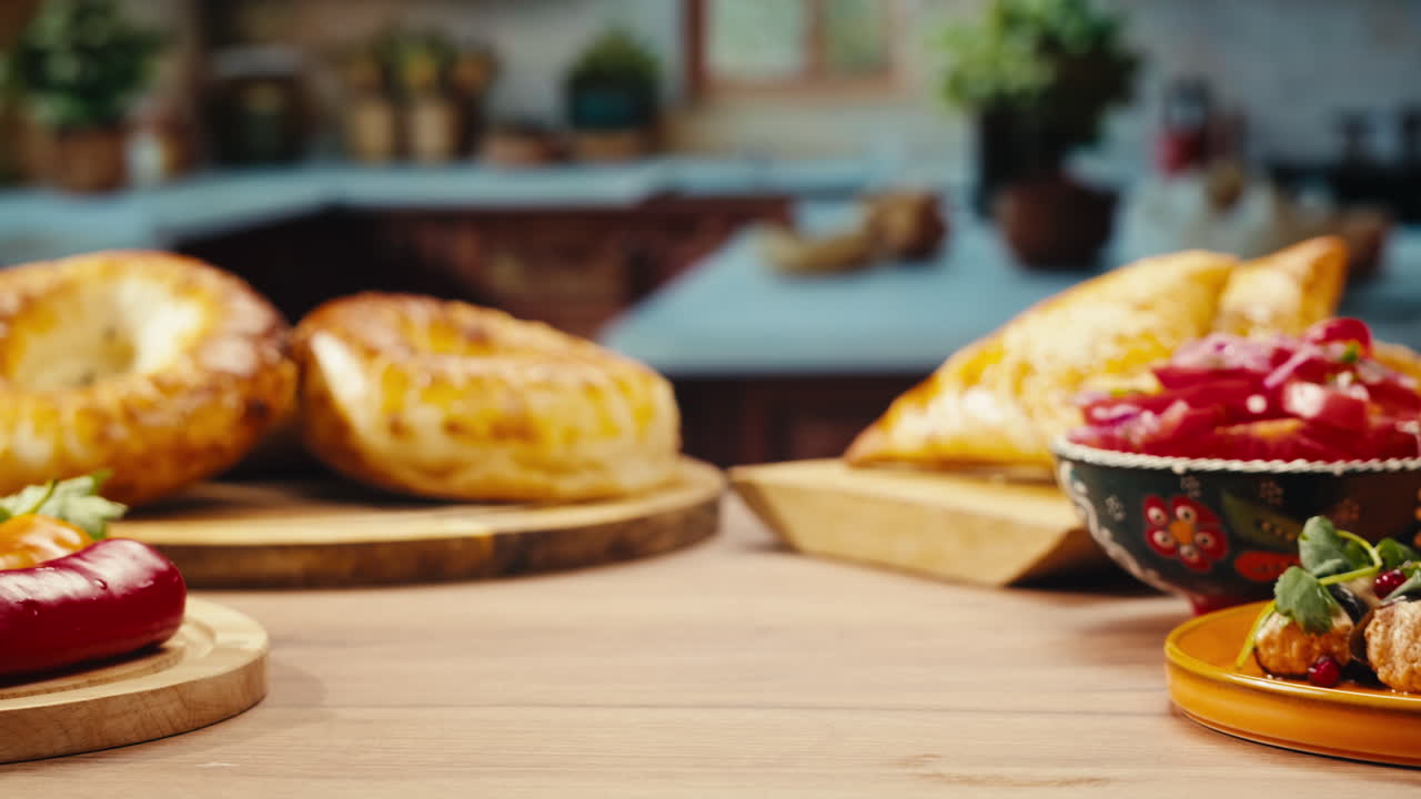 preparando un delicioso plato de pilaf con cordero