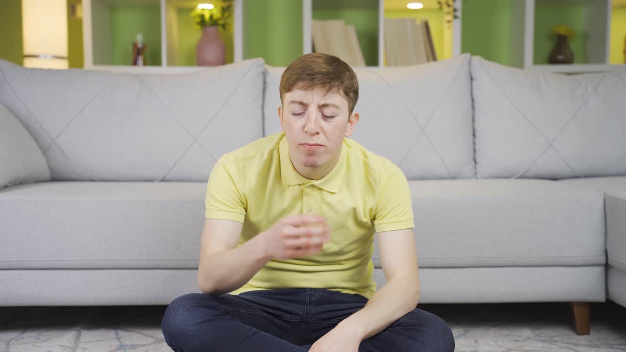 Young man thinks confused at home and can't find it.