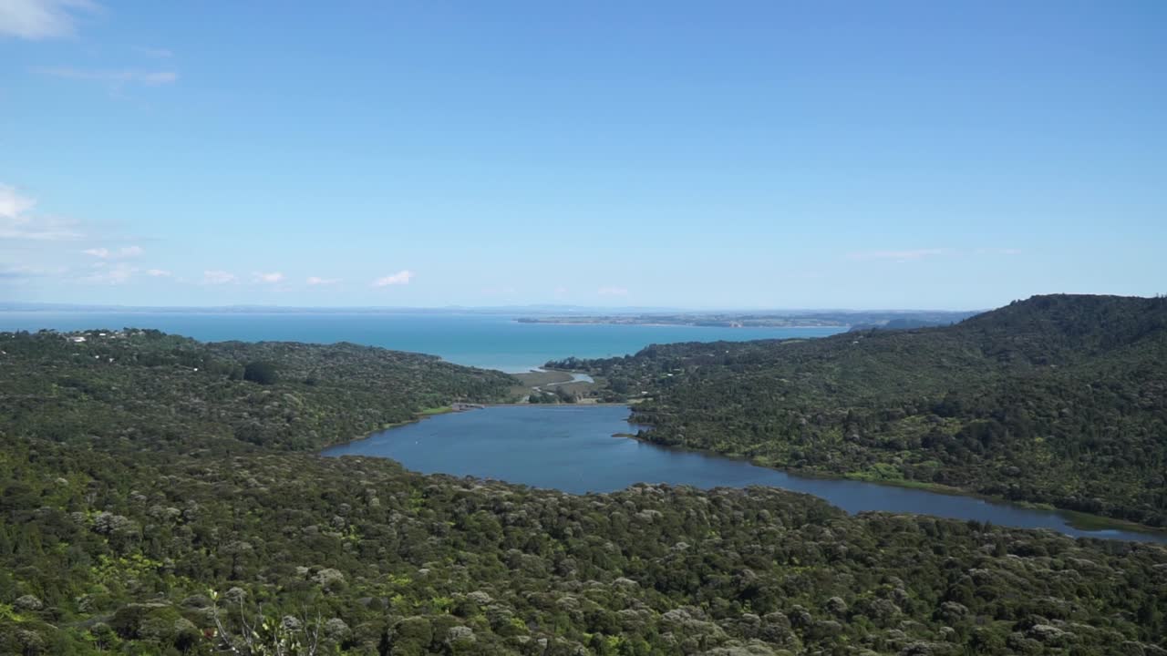 SLOWMO - View from lookout platform at Arataki Visitor Centre, New Zealand