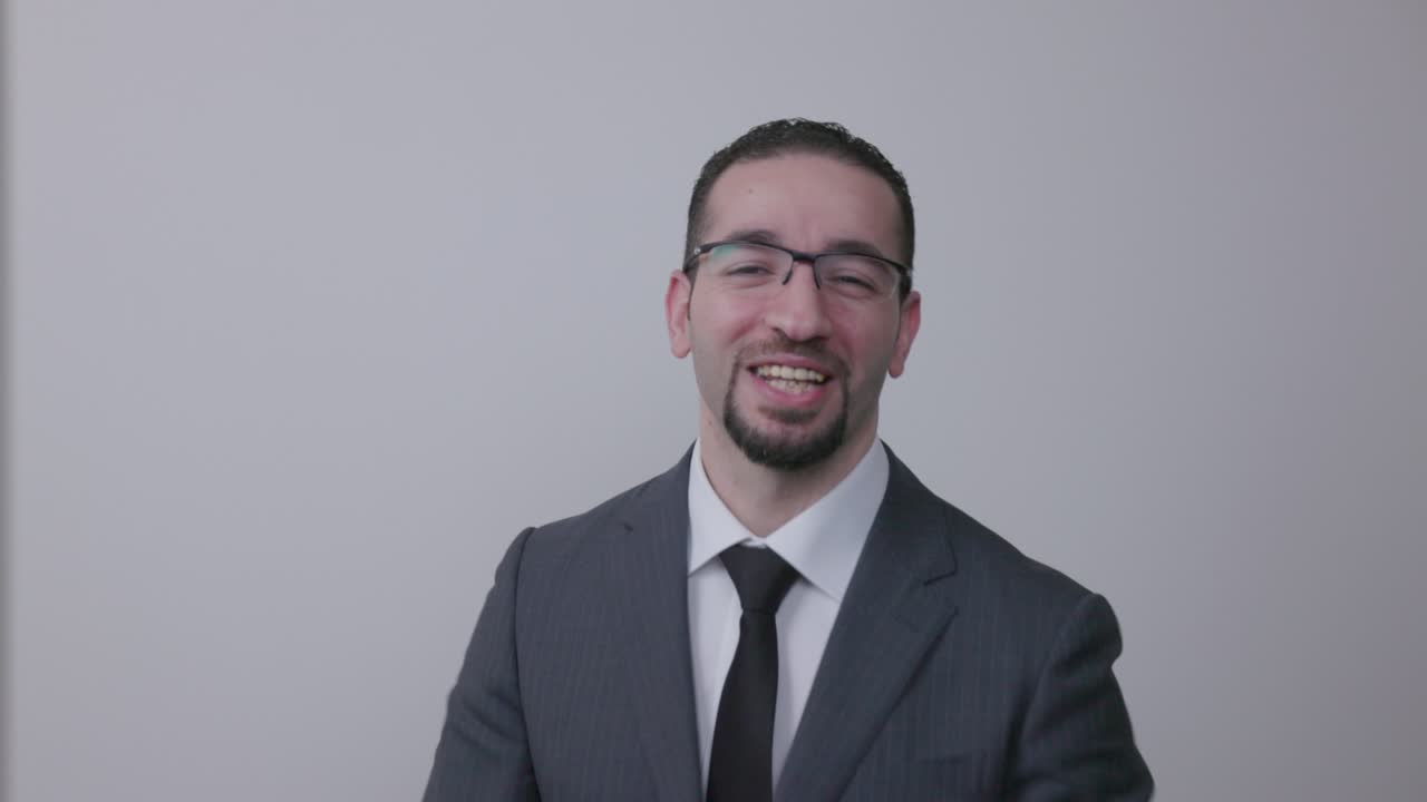 el traje de oriente medio hombres emociones