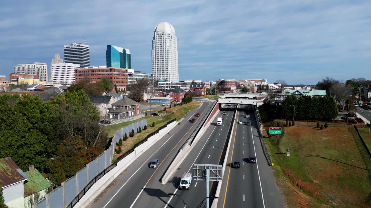 비즈니스 40의 윈스턴 세일럼 노스 캐롤라이나 항공과 스카이라인 샷