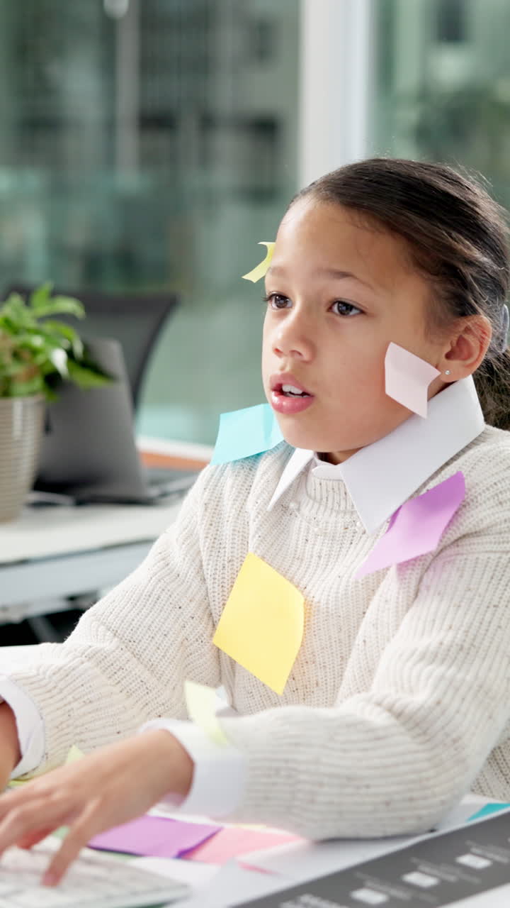 Ragazza stressata con post-it
