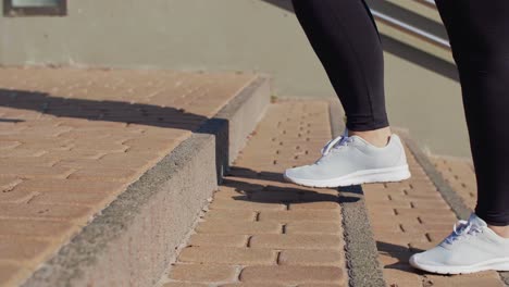 Close-up-of-athlete's-legs