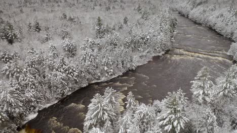 Antena-De-Invierno-Del-Parque-Estatal-De-Tahquamenon-Falls