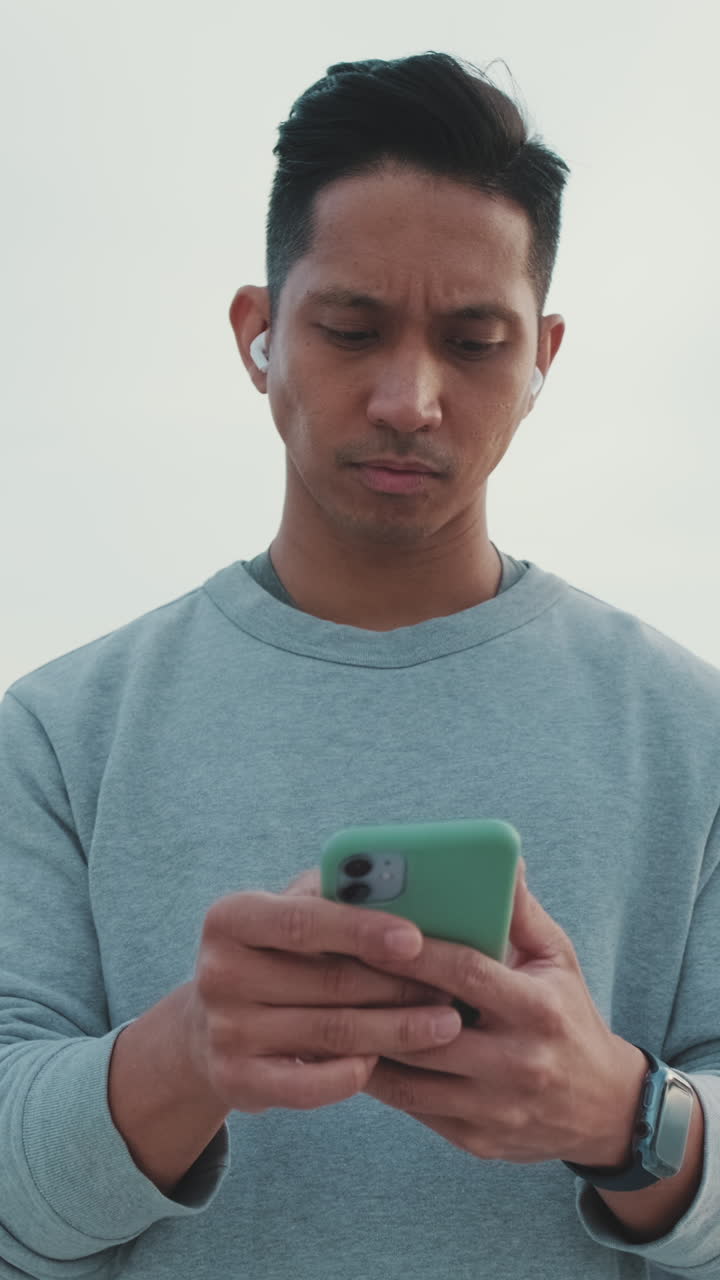 스마트 폰을 사용하는 사람