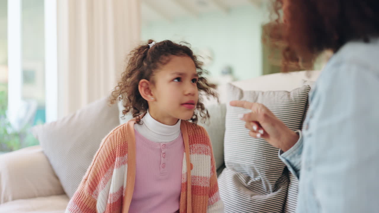 어머니 가 딸 을 꾸는 것