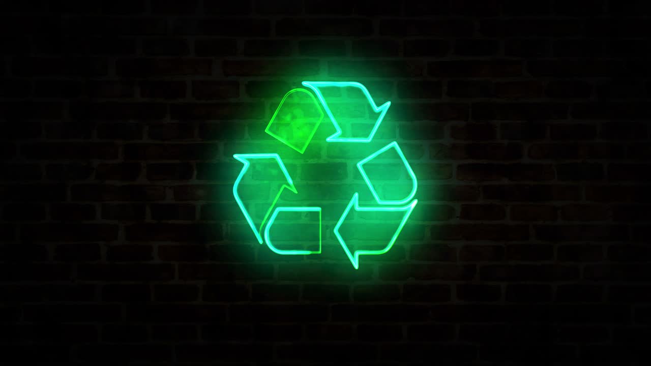 símbolo de reciclaje de neón en la pared de ladrillo