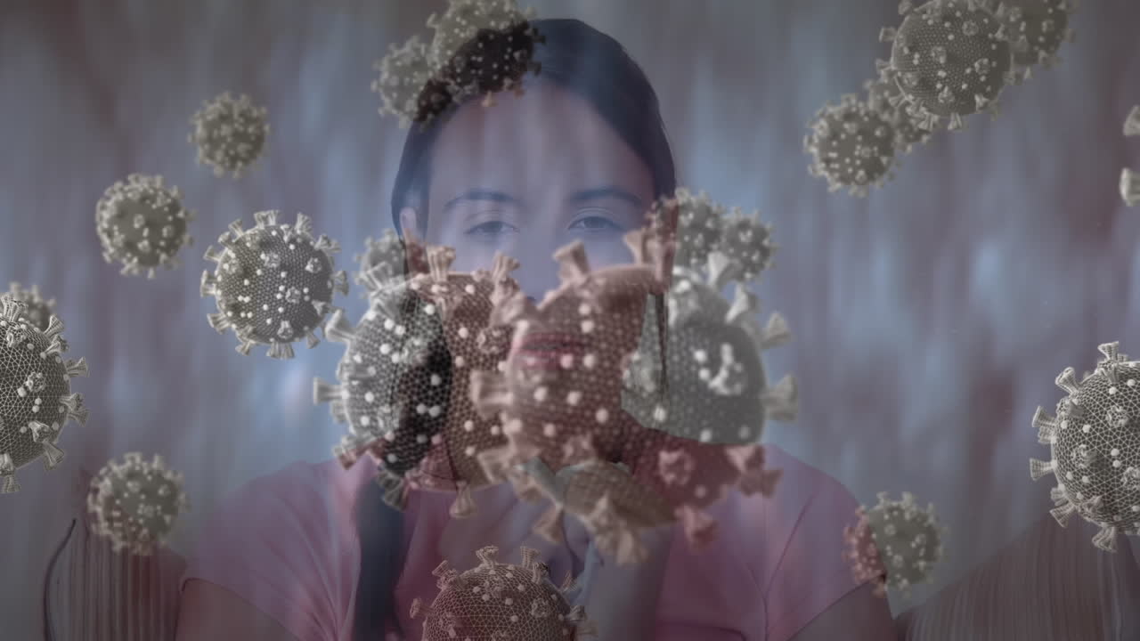 animación de células de covid 19 flotando sobre una mujer enferma