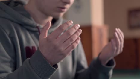 Praying-In-Mosque-During-Ramadan