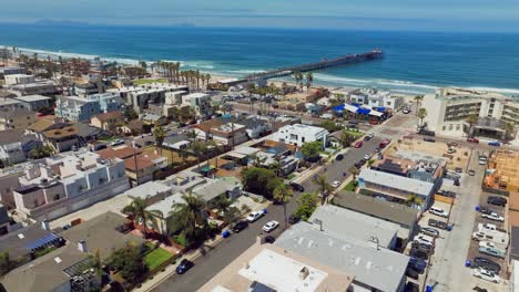 Casas-Residenciales,-Hoteles-Y-Calles-En-Imperial-Beach-Con-Muelle-En-La-Distancia-En-California,-Estados-Unidos