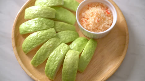 Fresh-Guava-Sliced-with-Chili-and-Salt-Dipping