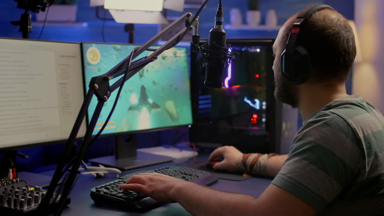 헤드 ⁇ 을 착용한 스트리머 남자