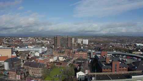 o trabalho continua no novo complexo hoteleiro hilton em one smithfield stoke on trent city council building localização no coração da cidade