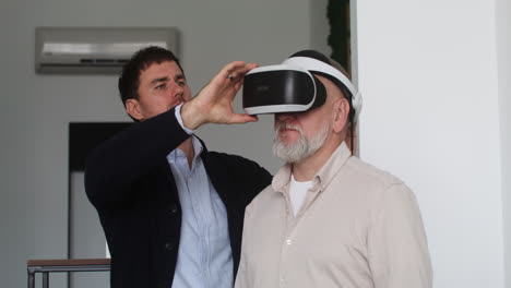 Senior-man-using-virtual-glasses