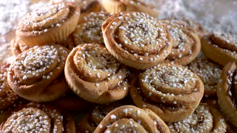 freshly baked homade cinnamon rolls buns