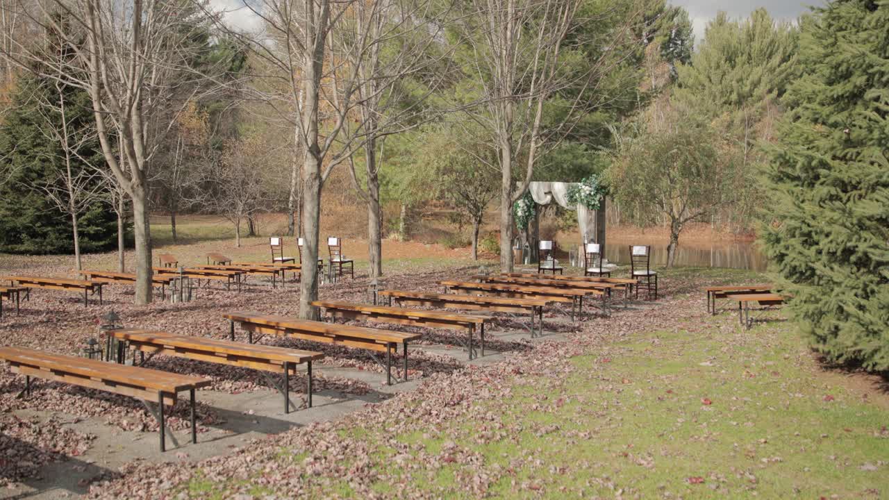 Beautiful outdoor wedding ceremony venue during the fall season at bean ...