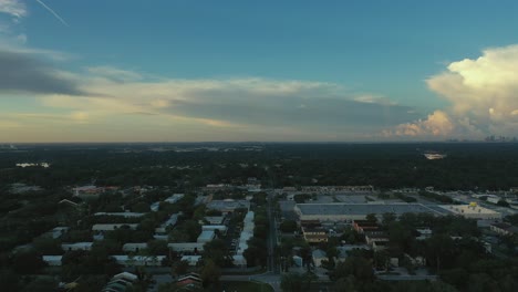 Volando-En-La-Mañana-Sobre-Branden,-Florida