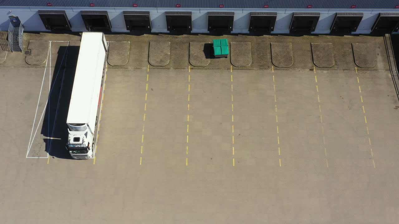 vista aérea de almacenes de almacenes o fábricas industriales o centros logísticos desde arriba