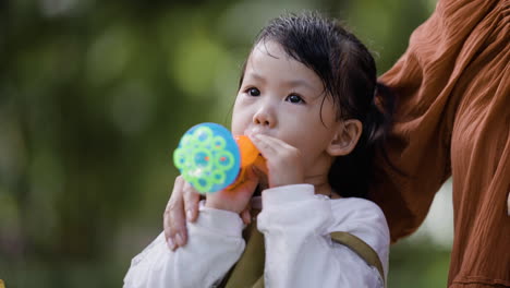 Kid-playing-at-the-park