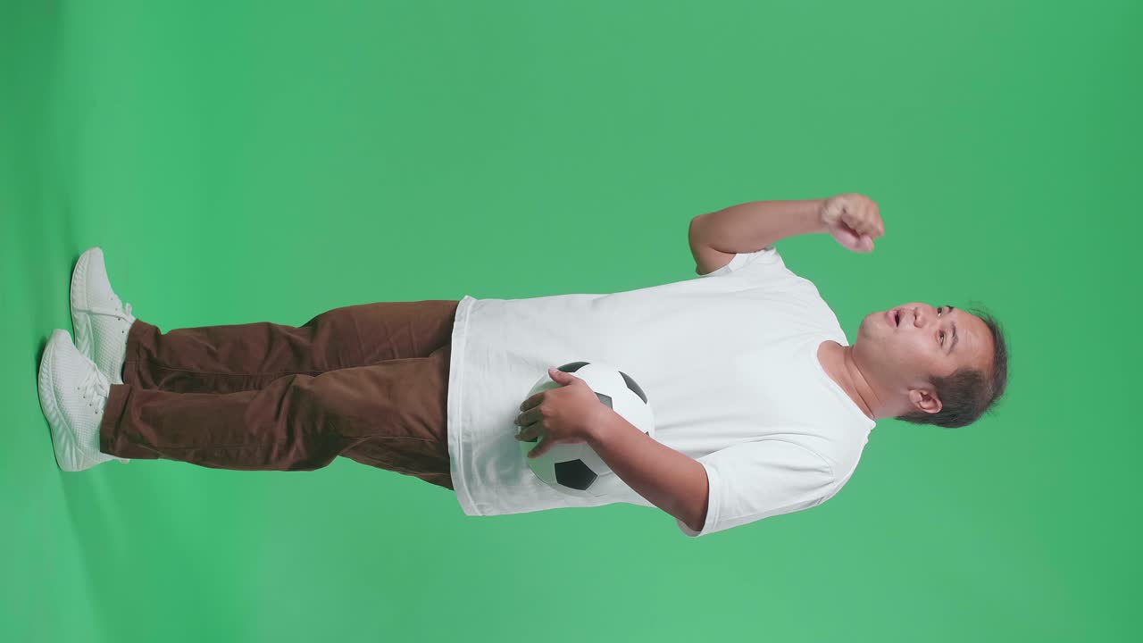 hombre celebrando el gol de fútbol