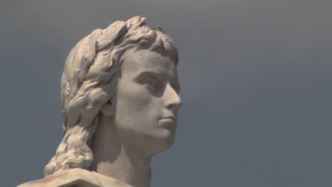 Close-up-of-Schiller-Monument-at-Gendarmenmarkt,-Schiller-Denkmal,-Berlin,-Germany