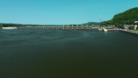 Gates-Of-Lock-and-Dam-Number-4-On-Mississippi-River-Near-Alma-In-Wisconsin,-USA