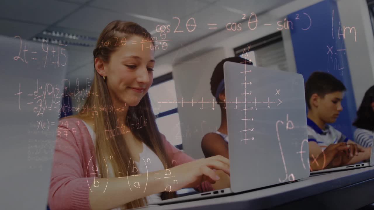 Animation von mathematischen Gleichungen über Schulkindern, die einen Laptop benutzen
