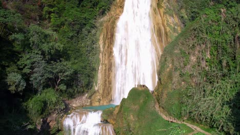 Toma-Aérea-De-La-Catarata-Velo-De-Novia-En-El-Parque-Chiflon,-Chiapas