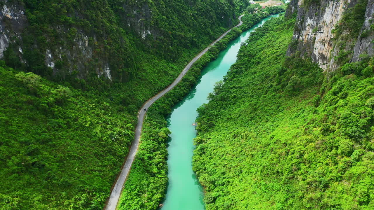 자연 어머니의 모든 아름다움을 바라보세요.