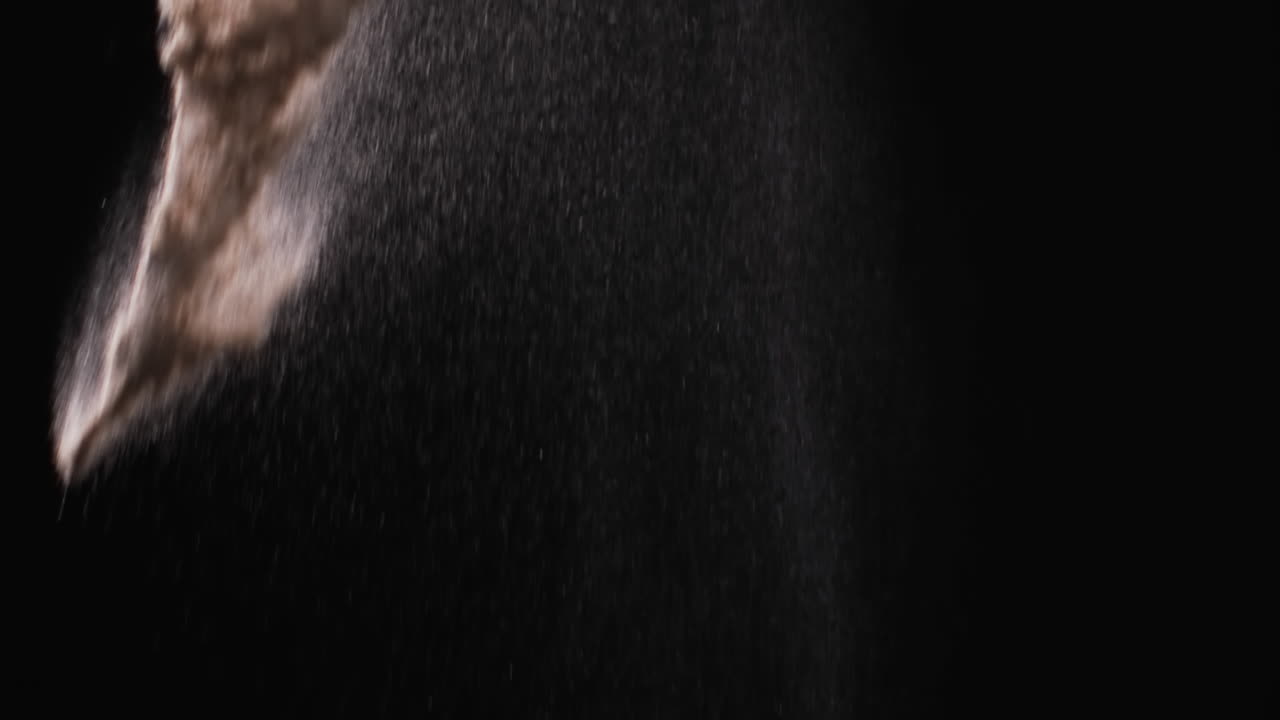 공중에 던진 모래 알 ⁇ 이의 비디오와 검은 바탕에 공간을 복사