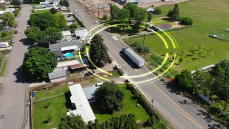 camión semiautomático de conducción autónoma que navega por carreteras rurales en su camino al siguiente destino
