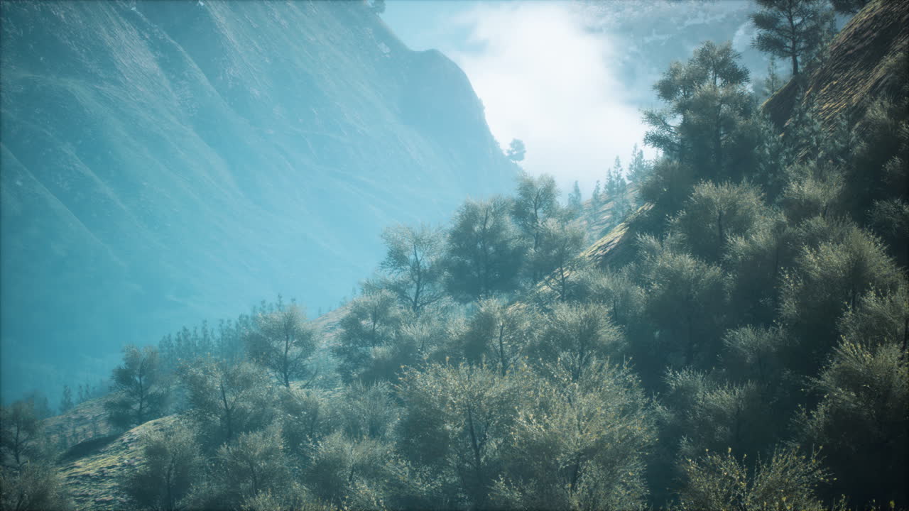 Alta montaña en la mañana