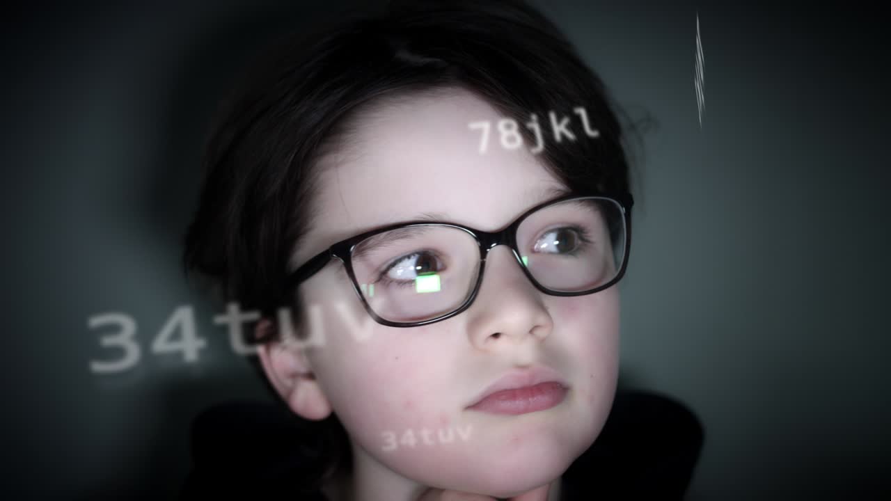 4k 미래의 아이는 애니메이션과 통계를 둘러보고 있습니다.